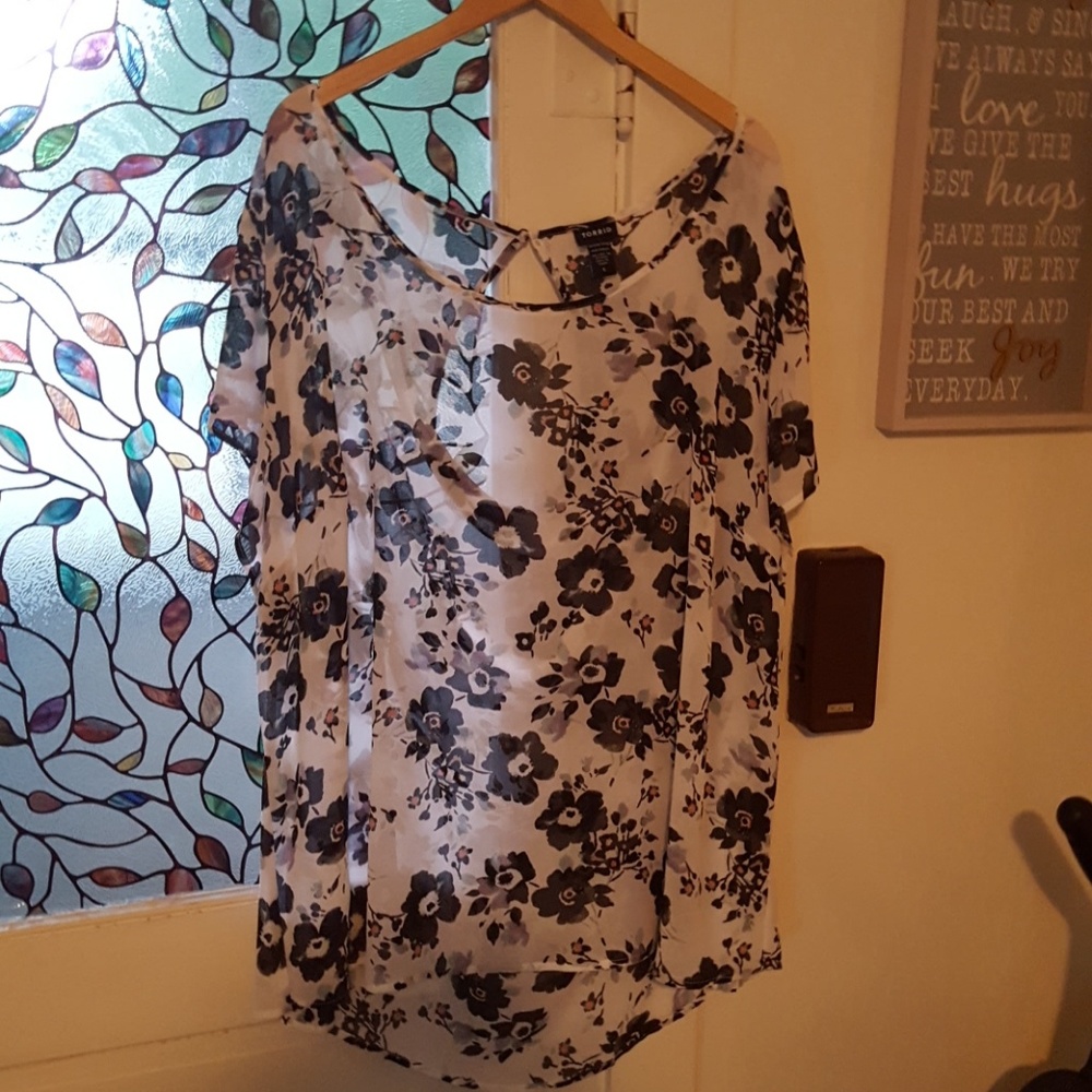 Torrid size 5 Sheer tunic top